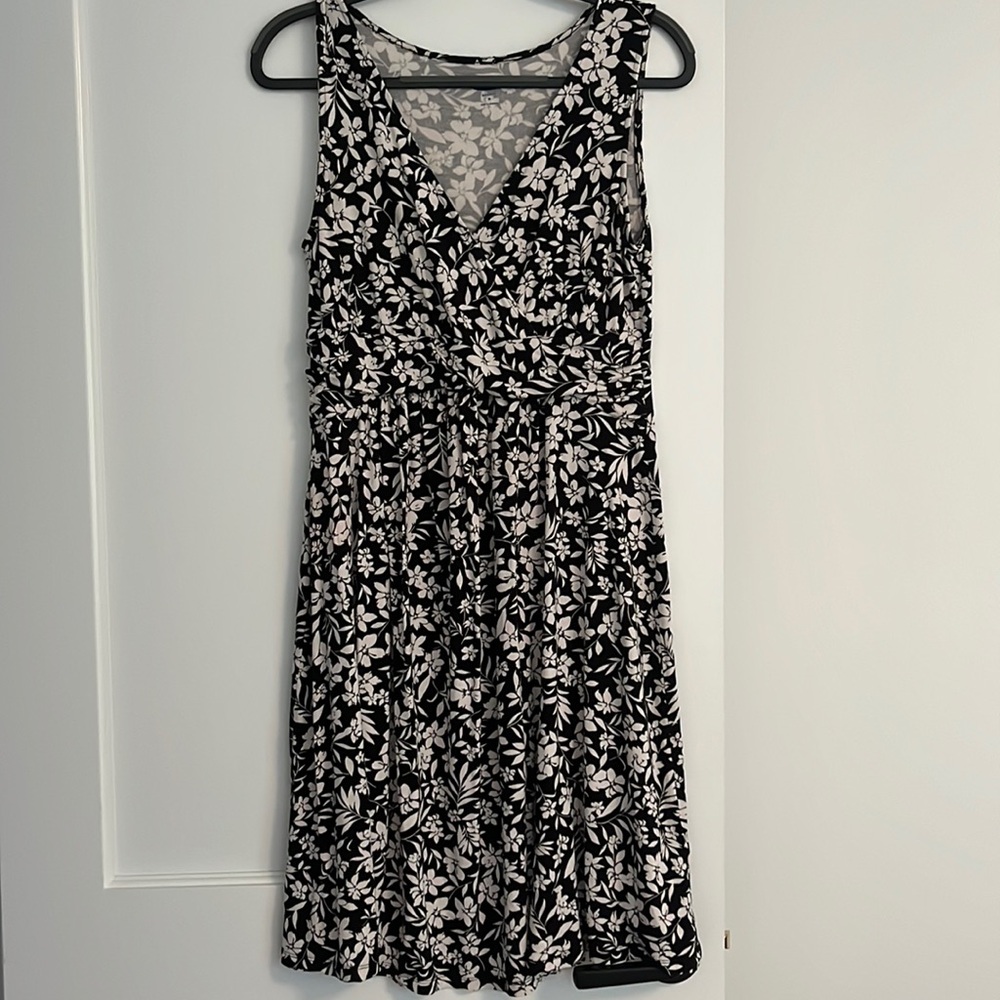 Old Navy Maternity Floral Sundress Size M